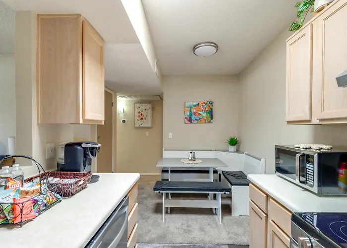 Holiday home Hike, Swim & Shop: W/ Balcony Tucson