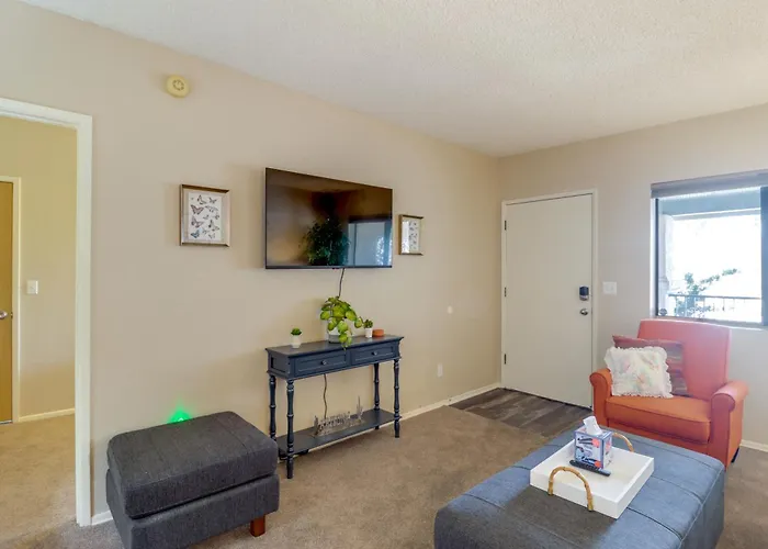 Holiday home Hike, Swim & Shop: W/ Balcony Tucson
