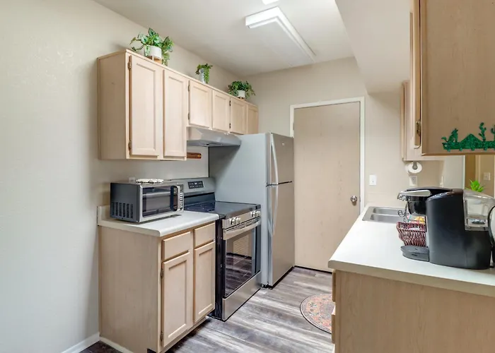 Hike, Swim & Shop: W/ Balcony Holiday home Tucson