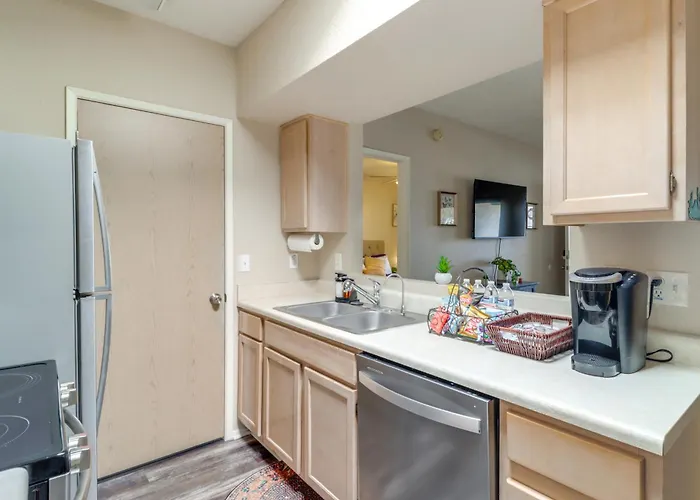 Hike, Swim & Shop: W/ Balcony Tucson
