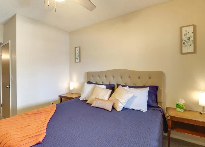Holiday home Hike, Swim & Shop: W/ Balcony Tucson