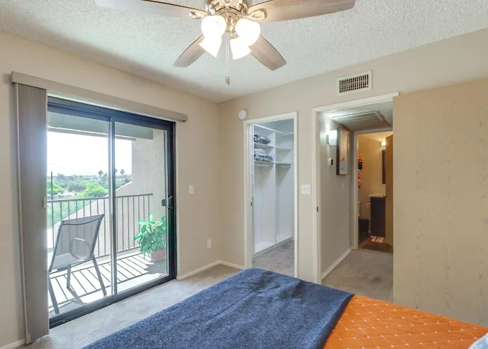 Holiday home Hike, Swim & Shop: W/ Balcony Tucson