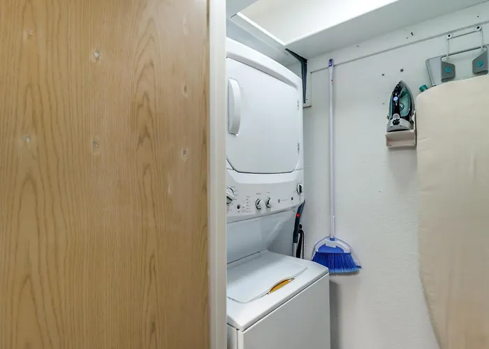 Hike, Swim & Shop: W/ Balcony Holiday home Tucson