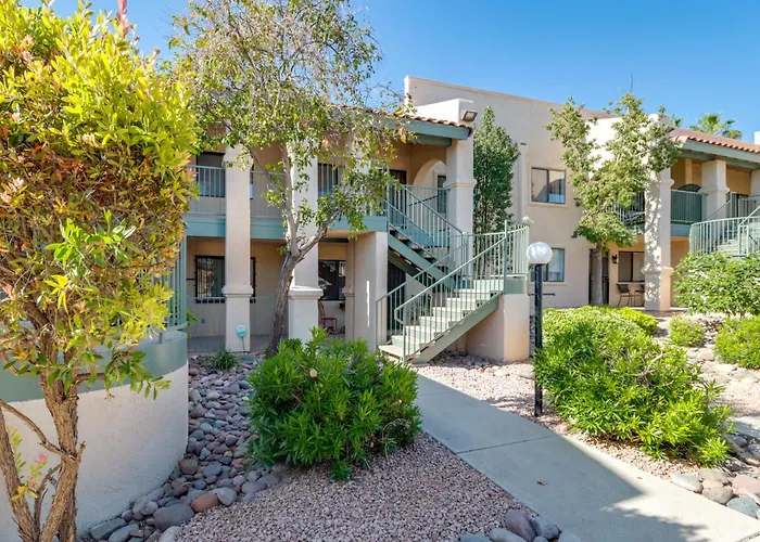 Holiday home Hike, Swim & Shop: W/ Balcony Tucson