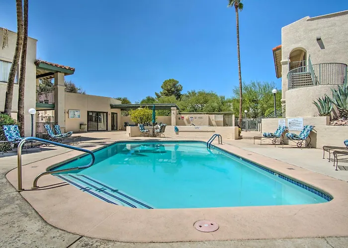 Hike, Swim & Shop: W/ Balcony Holiday home Tucson