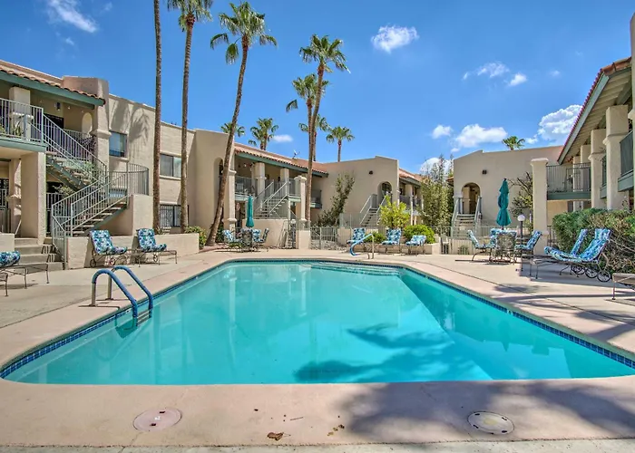 Hike, Swim & Shop: W/ Balcony Holiday home
