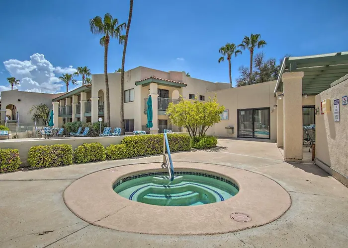 Holiday home Hike, Swim & Shop: W/ Balcony Tucson