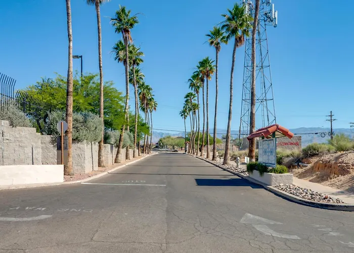 Holiday home Hike, Swim & Shop: W/ Balcony Tucson